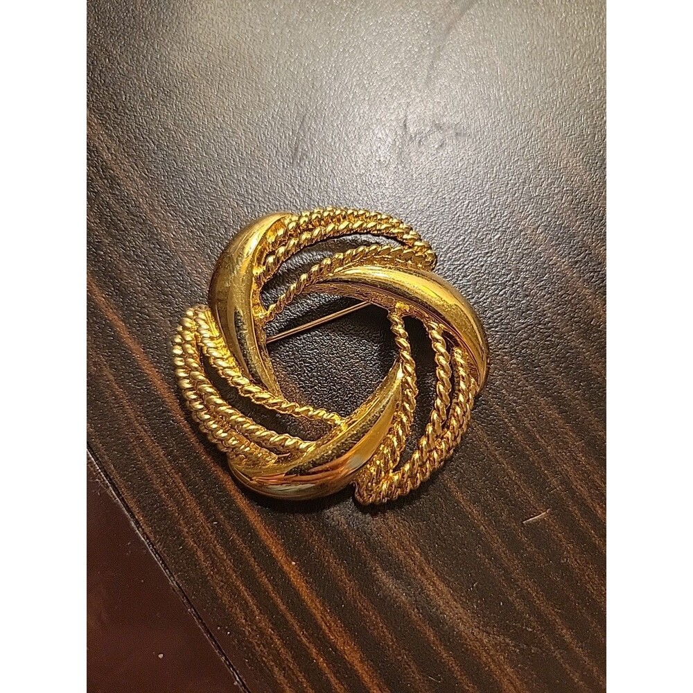Napier Goldtone Swirl Knot Brooch Pin Rope Texture Circle Twist Vtg Signed